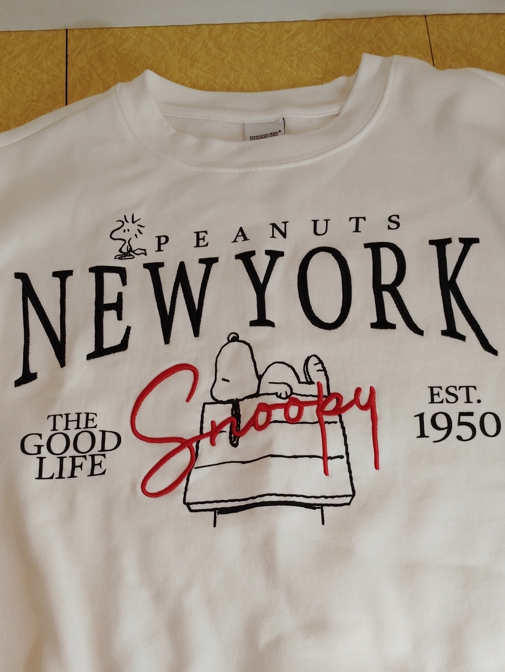 Peanuts Snoopy New York White Sweat Shirt Size M - Picture 2 of 11
